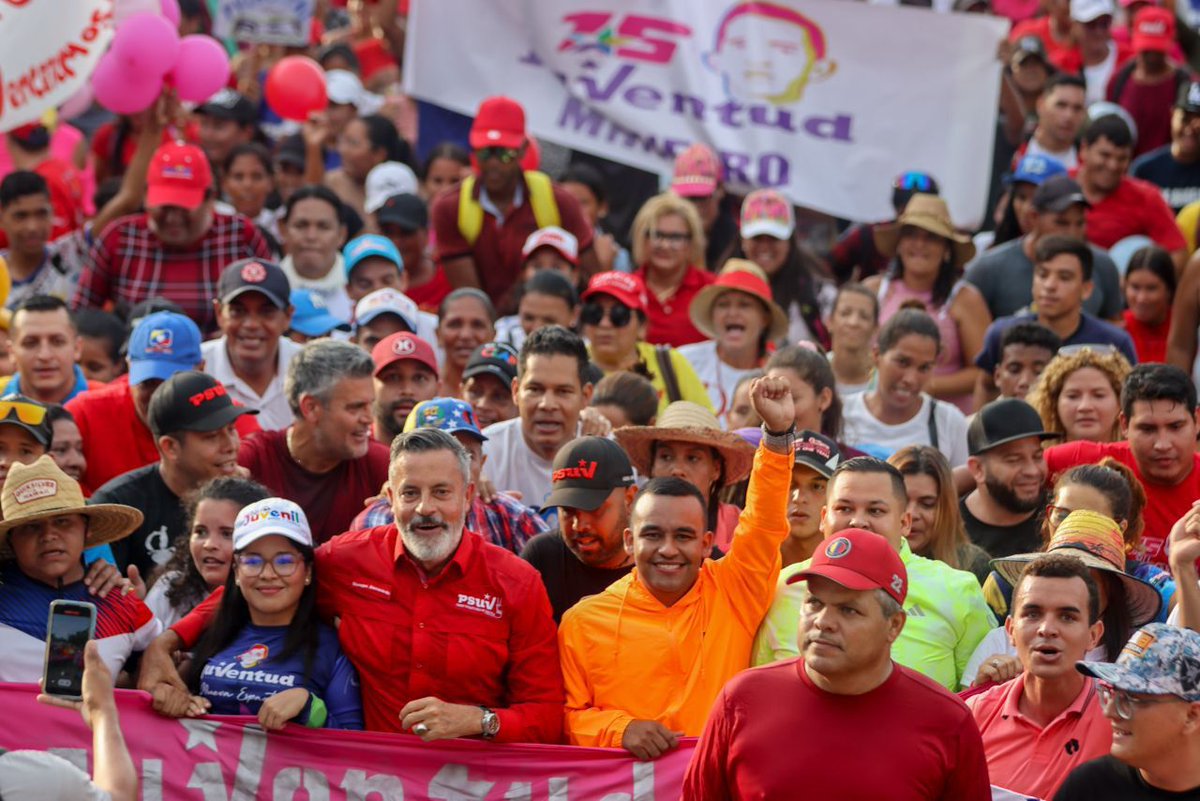 Nueva Esparta 🚩

Más de 4.000 jóvenes participaron en una marcha llena de alegría y patriotismo en el municipio Península de Macanao para respaldar las políticas de nuestro presidente obrero Nicolás Maduro.

<a href="/JuventudPSUV/">Juventud PSUV</a> 
<a href="/Alessandrellove/">GIUSEPPE ALESSANDRELLO</a>