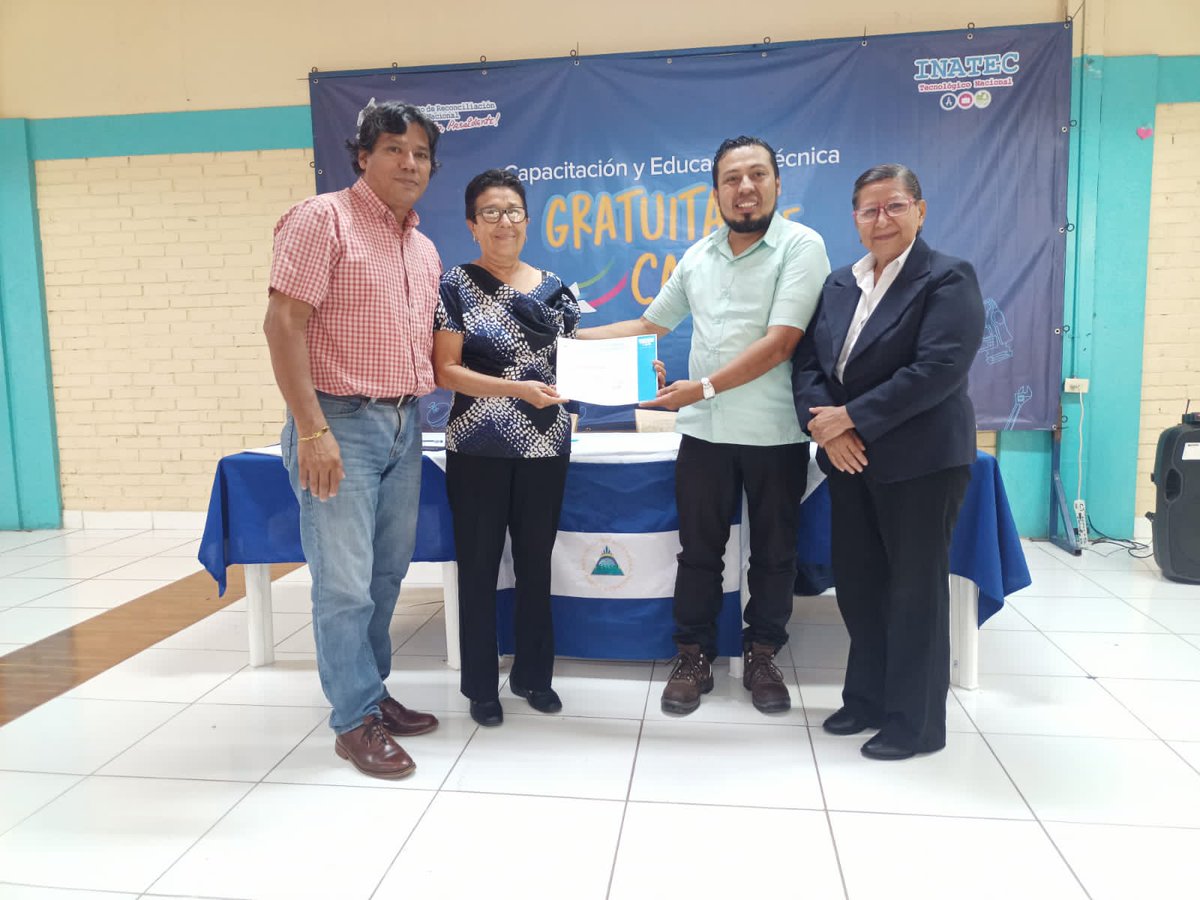 Felicidades‼️🤩🥳📚

😎20 protagonistas del Curso de Atención al Cliente, quienes fueron a través de la Estrategia Escuelas Municipales de Oficio, recibieron su certificado, el cual permite tener un respaldo académico y los conocimientos teóricos y prácticos.

#SoyTecNicaragua🇳🇮