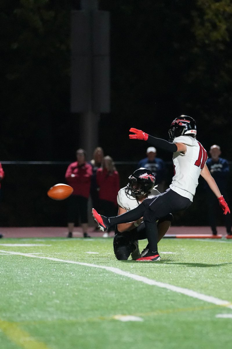 SpectrumNewsKC's tweet photo. .@HyVeeKCMetro Game of the Week -

Xander Sheperd, not Shepard, nails a 21-yard FG, his second of the game!

Fort Osage 13
Oak Park 21    2Q - 2:32

💰📸 @AjHildreth https://t.co/0CbhZSryjy