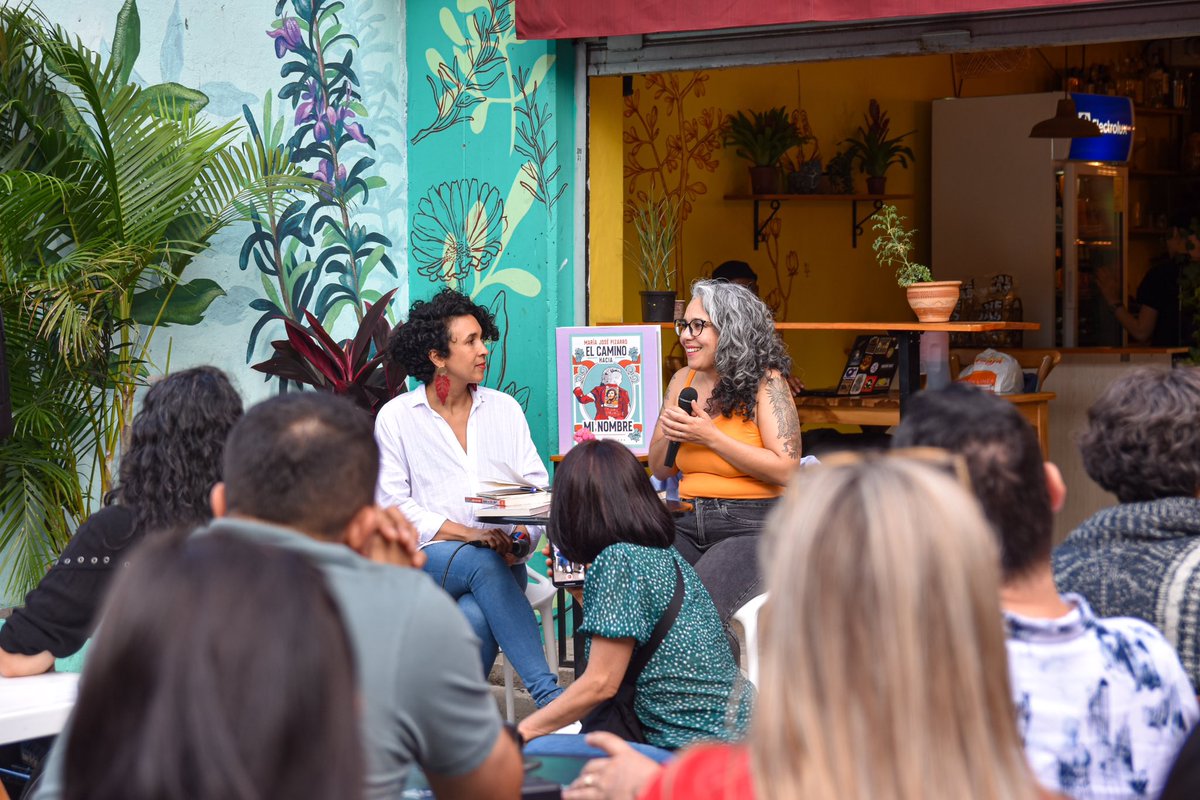 PizarroMariaJo's tweet photo. Gracias Medellín por su afecto y acoger #ElCaminoHaciaMiNombre, un encuentro íntimo con la historia reciente de Colombia. 🫶🇨🇴📚 https://t.co/aYBCS13Dks