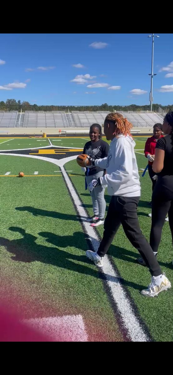 Baller4Rissa's tweet photo. Last year to Ball out🏈 https://t.co/nkaTrSK4XS