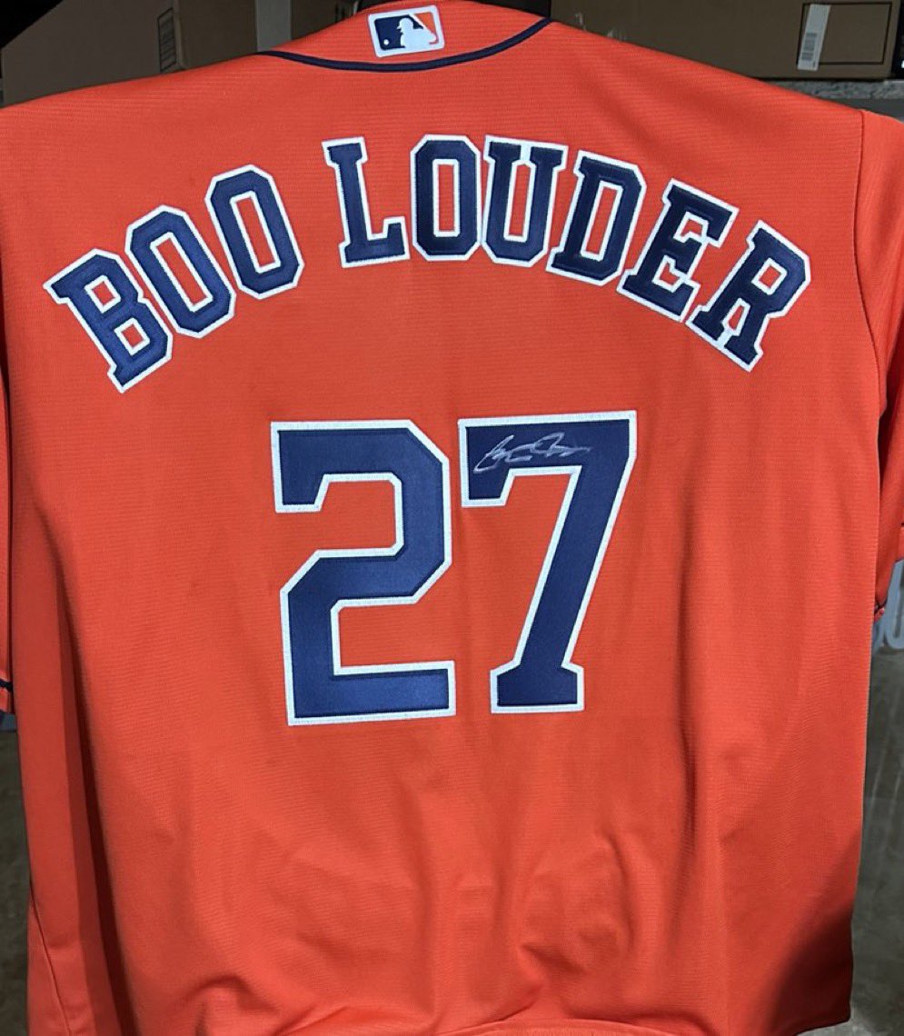 DRDREon290's tweet photo. Yeah, I was a big hit in Arlington tonight!! Lots of people telling me I’m number 1!! What a game!! https://t.co/VAVzF1y2r8