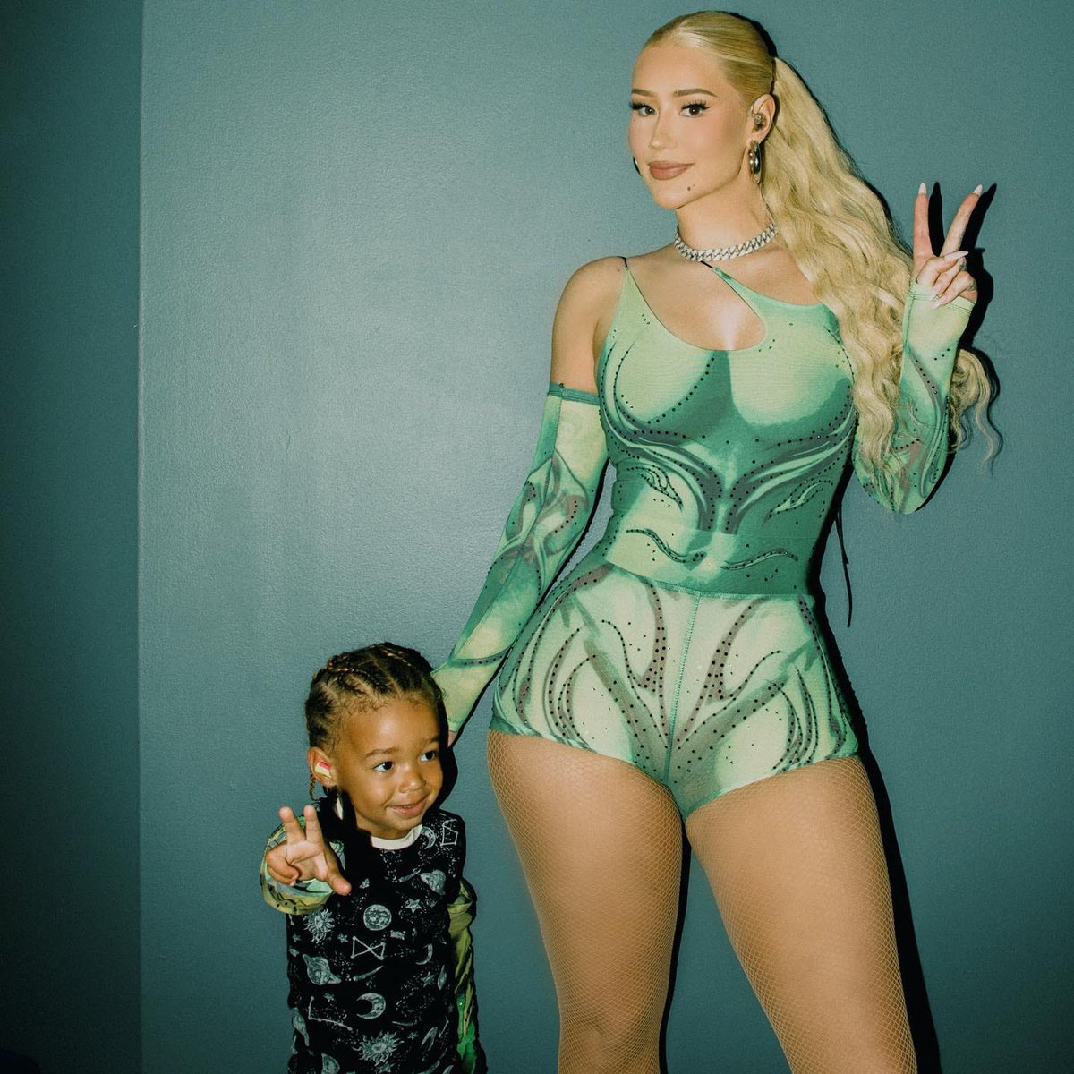 Iggy Azalea Today Brasil tweet media