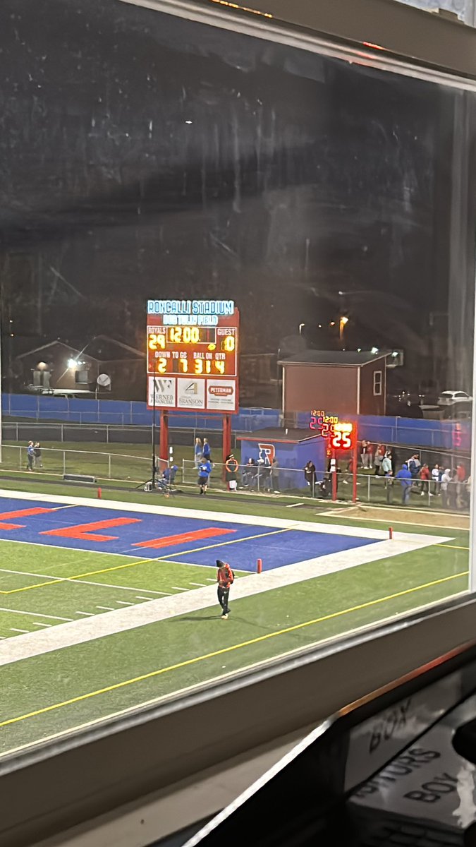 JaceHodge03's tweet photo. Roncalli one quarter away from advancing in sectionals once again. Up 29-0, stifling defense all night long. #comm315 https://t.co/gFWjFb07cC