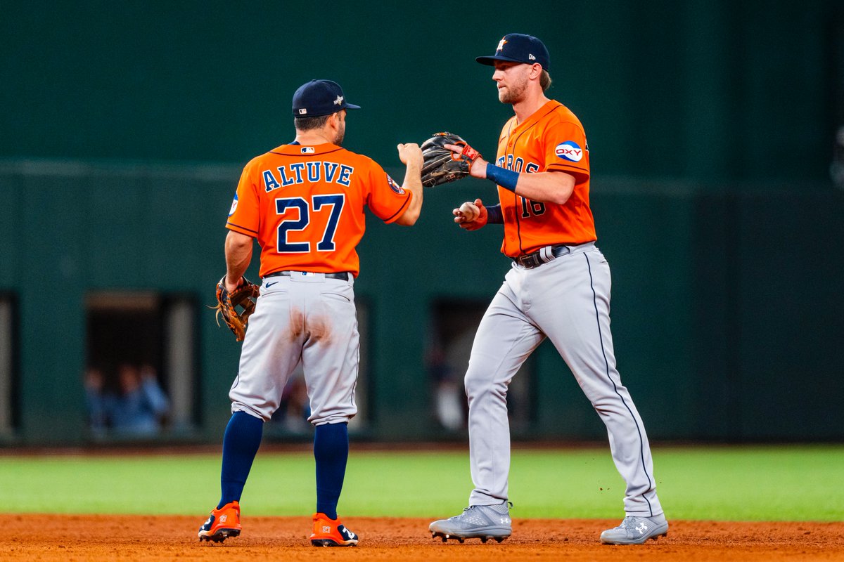 Rookie &amp; the vet out here holdin' down the set 🤝