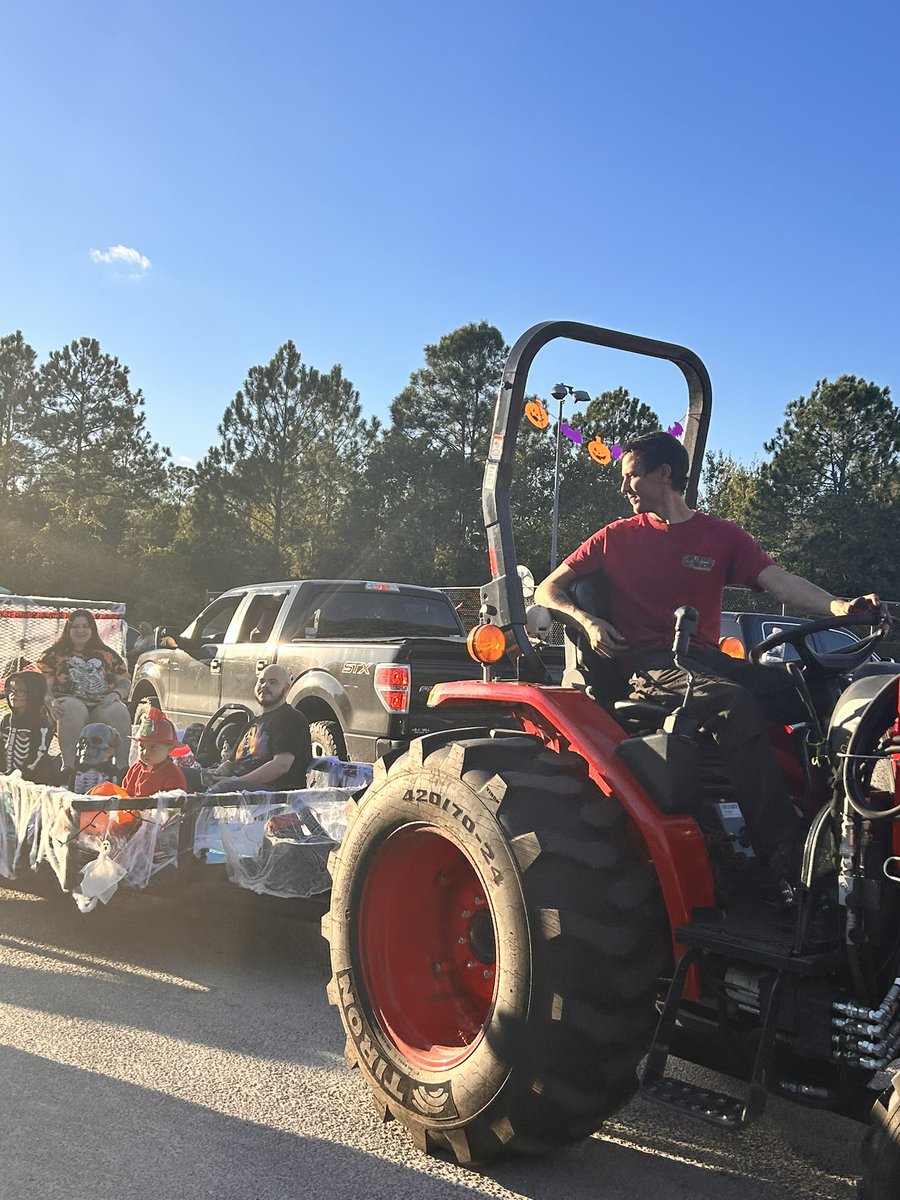 #Palm Coast HD w/<a href="/FCSOPAL/">Flagler Sheriffs PAL</a> for Trunk or Treat!🎭Halloween fun!🕸️🕷️🦋🦄🧚🏽‍♀️🧞‍♀️🎃<a href="/avillan2915/">Anthony Villanueva</a> <a href="/ldm65/">Lisa McMurtrey</a> <a href="/tereseistweetin/">Terese Kelley</a> <a href="/lindap6635/">linda perez</a> TY ASM Tina!👻🩷