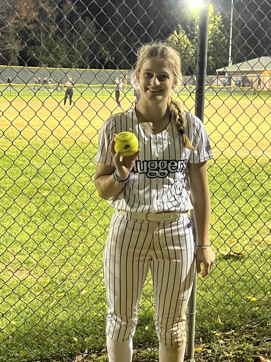 sluggers_18U's tweet photo. Huge 2 run 💣 by @brynleyerb14 to open up the Team 1 Invite. Keep it up 💪💪💪🖤❤️ https://t.co/RwQCcaJijl