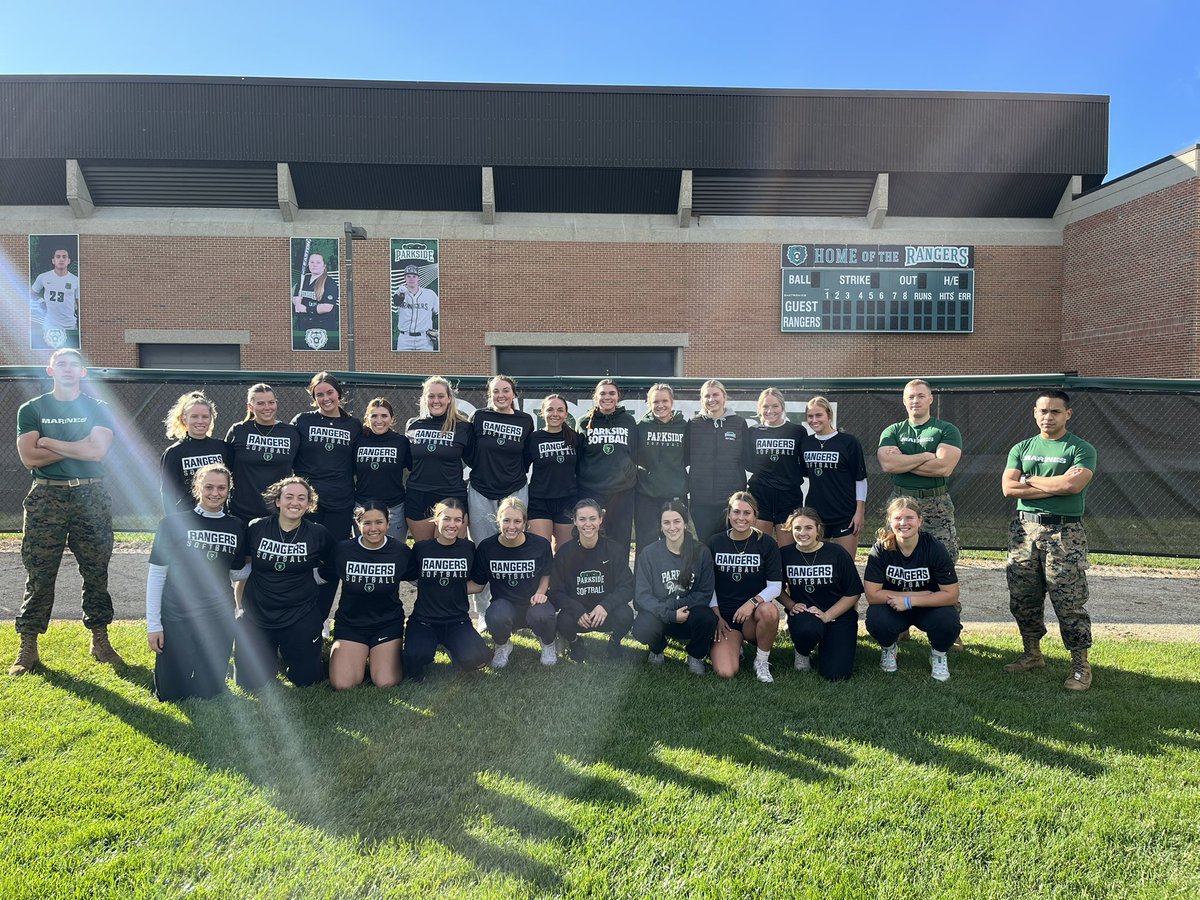 UWP_Softball's tweet photo. Big thank you to Capt Dave C. Leesman for coming out to work with the Parkside softball team. We had lots of fun learning about teamwork, communication, and leadership! https://t.co/JtXco3uY46