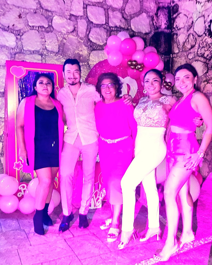 chelomartz's tweet photo. Fiestecita bb Candy. https://t.co/EsWH7L0pkV