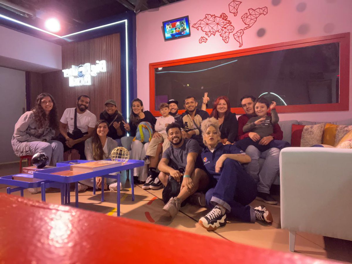 Peneloppyb's tweet photo. Mais um tour ,hoje com essa galera maravilhosa 😍 sala do #BBB23 #gexperience_br https://t.co/C1ODWmNYXu