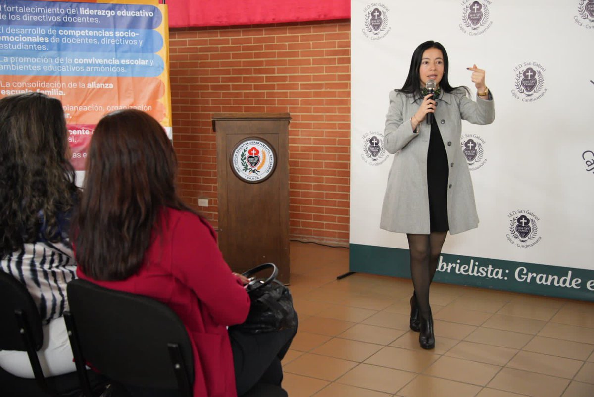 lmsaenzm's tweet photo. El recorrido del Proyecto de Mejoramiento de la Calidad Educativa de #Cundinamarca llegó hoy a la provincia número 14, Sabana Centro, al municipio de Cajicá, donde nació este proyecto que hoy replica sus resultados en 100 Instituciones Educativas (Hilo) https://t.co/U86C705xW7