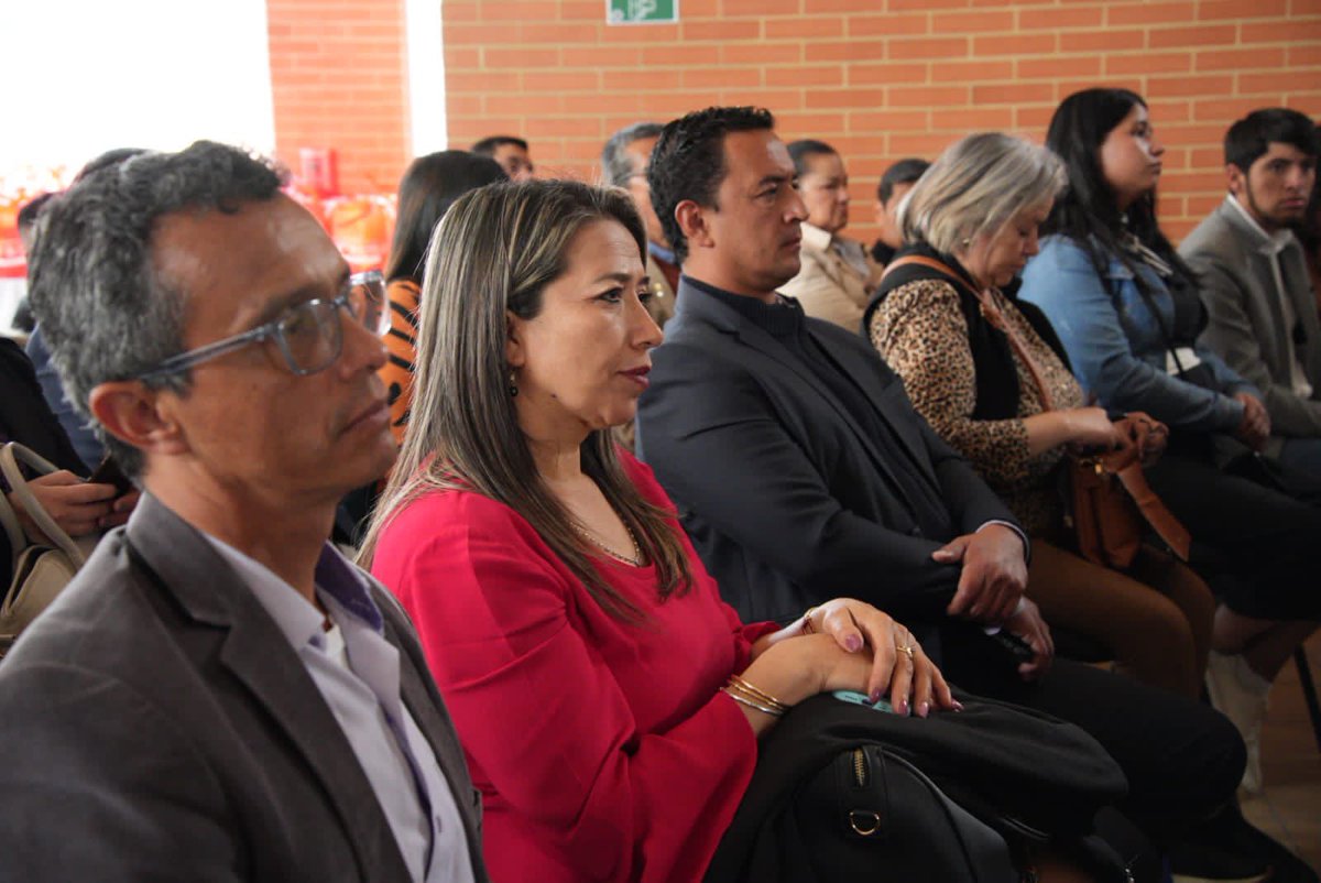 lmsaenzm's tweet photo. PROMCE ha permitido impactar a directivos, docentes, estudiantes y padres de familia. En esta oportunidad logramos  escuchar historias significativas y conocer las acciones en educación de la comunidad educativa del municipio de Cajicá. https://t.co/BqrL9z2OlU