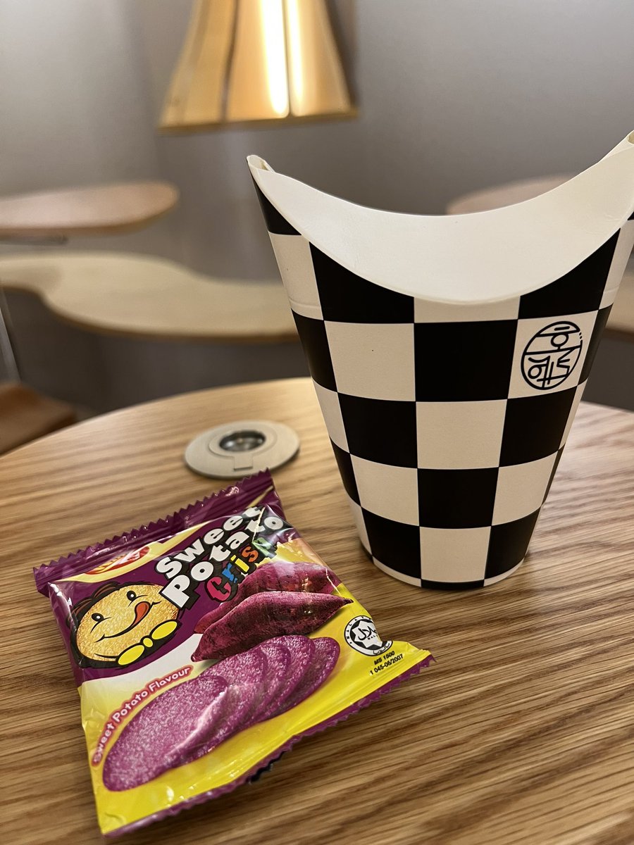 taeko2514taeko's tweet photo. 新大久保のハングル教��近くに最近オープンして気になっていたカフェ☕️HOHETOへ。
なんで「ほへと」?と思ったらどうやらコスメ이러하니さんとオーナーが一緒とか😃まだ、日本で販売してないお菓子を置いているそうですよ😊
今日ミョンスペンミ行かれる方は楽しんでくださいねー🥰
#후해토
#HOHETO https://t.co/05jPczALap