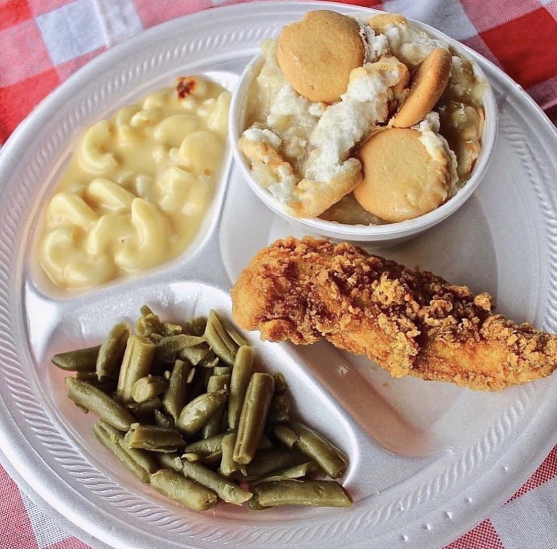 Let us feed the kiddos this weekend! Our child’s plate is $4.50 and includes a small meat portion with 2 sides — don’t forget to add a banana pudding!! 😍🍌💛