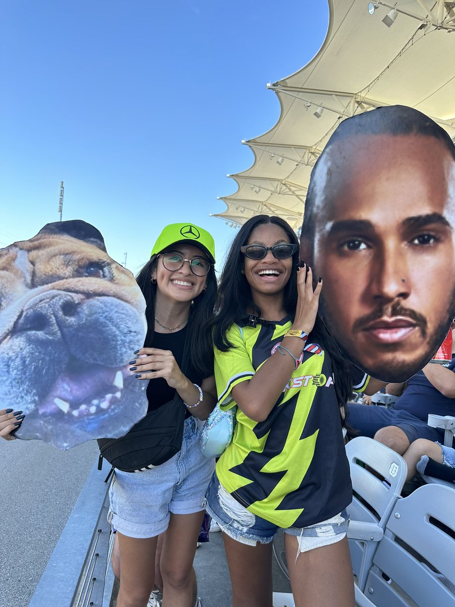 Thandietweetss's tweet photo. Meeting listeners >>> https://t.co/Aa8mx73toK