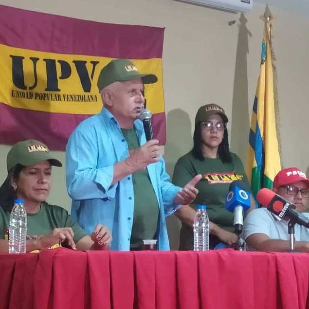#EnFotos📸| Continuamos nuestra #GiraNacionalUPV, esta vez en Ciudad Guayana, desde allí alzamos la bandera de la unidad de los patriotas, rechazamos las MCU y ratificamos nuestro apoyo permanente al presidente <a href="/NicolasMaduro/">Nicolás Maduro</a>
<a href="/delcyrodriguezv/">Delcy Rodríguez</a> <a href="/dcabellor/">Diosdado Cabello R</a> <a href="/henryjh7/">Henry Hernandez</a> 
#20Oct