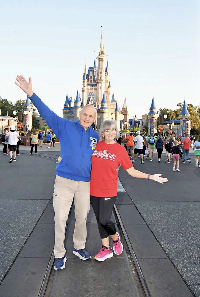 Patiencejo's tweet photo. Wrexham are represented at the Magic Kingdom today!  #WxmAFC #WrexhamFX #WrexhamAFC https://t.co/PVXkPsiZCx
