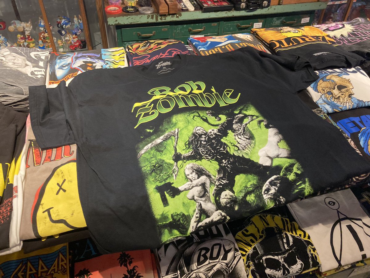 ANTIQUEMIKE1's tweet photo. Tシャツ日本1を目指しています。
新品、未使用アメリカ🇺🇸直輸入🇺🇸です!少しづつ写真アップしています:) 見た事ないデザイン沢山ございます:)
#tshirt #osaka #japan #kawaii #fashion #cute #design #アメ村 #三角公園 #大阪 #アメ雑 #アメカジ #アメリカ #オフィシャル #ライセンス #robzombies https://t.co/yxAOHG0dNW