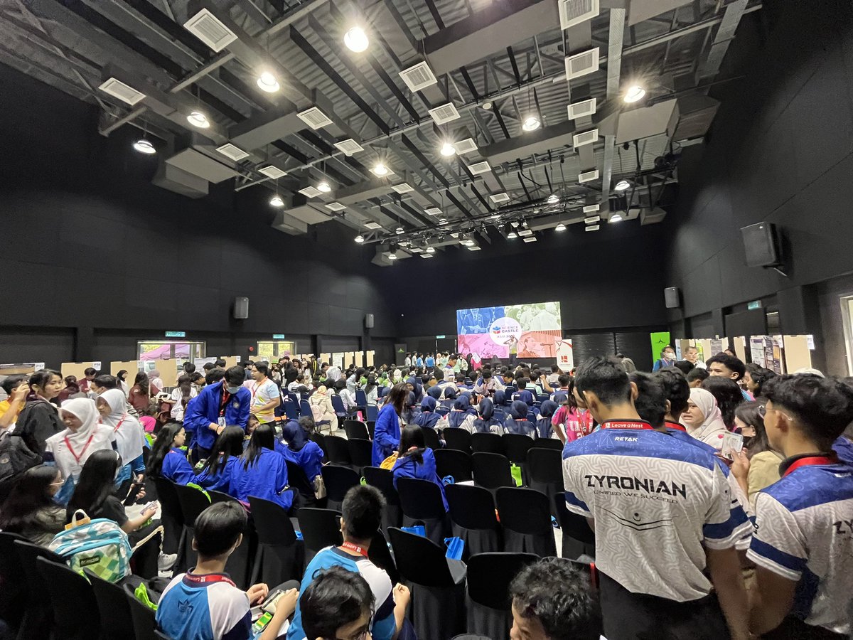 DaKuma8's tweet photo. Science Castle in Asiaがマレーシアで初開催！
15歳前後のFuture Scientist が 300人、東南アジア中から集まって、親御さんや引率の先生も含めて、熱く語り尽くしてます！

https://t.co/dyLxxTDVdL https://t.co/eY7VjYCheL