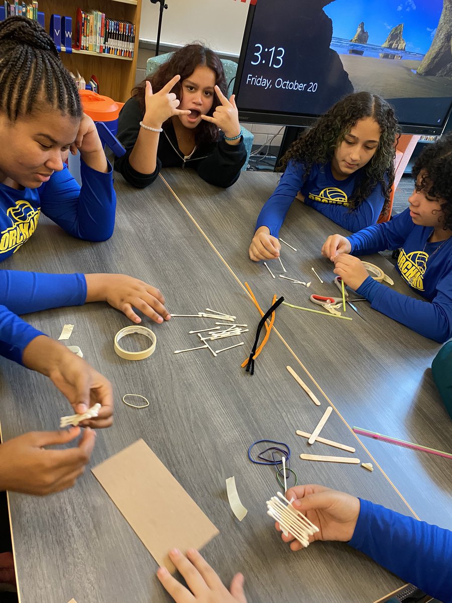 tzelwin's tweet photo. Engineering Club grades 7-8 scholars  @OrchardSTEM @CLEMetroSchools @MayorBibb @DrWarrenMorgan has exciting things happening this month! We build bone bridges to hold maximum capacity!! #STEM https://t.co/2tGkZY69S1
