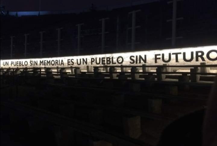 LaotraNata's tweet photo. Lo vi, y me lo lloré todo, me hubiese gustado haber sacado una foto de ese momentazo! Histórico, memorable, super emocionante 
"Un pueblo sin memoria, es un pueblo sin futuro"
#Panamericanos 
#Panamericanos2023 
#PanamericanosSantiago2023 
@GabrielBoric https://t.co/PHIubUSkW8