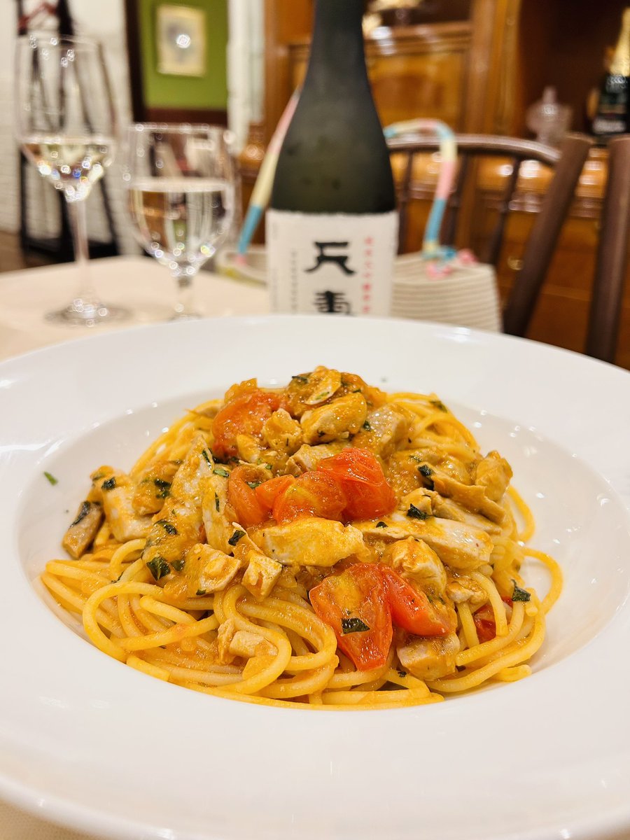 almandolino1978's tweet photo. 釣ってきたマグロをパスタにしました。
ワインと合わせたのがきのこたっぷりのトマトソース。
日本酒と合わせたのがトマトとミントを使ったスパゲッティ。
どちらもとても美味しいです。

#広島パスタ　#広島グルメ　#広島イタリアン　#広島ランチ　#贅沢ランチ　#記念日　#天寿　#contizecca https://t.co/aOK4pF3J3S