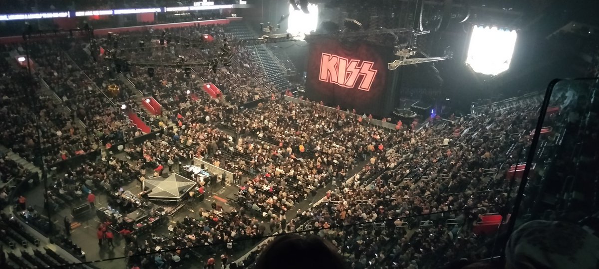 TheJasonLentini's tweet photo. Detroit says thank you @genesimmons @PaulStanleyLive @tommy_thayer @KISS_Ericrp @kiss https://t.co/mzLSB7uBJ4