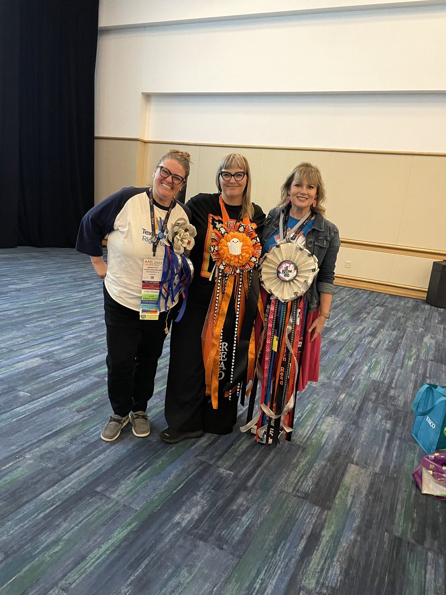 BrookeByTheBook's tweet image. .#AASL23 State Chapter parade - Everyone loved our Texas Homecoming Mums. Mine was a Banned Books theme #LetFreedomRead #Freadom #TxASL