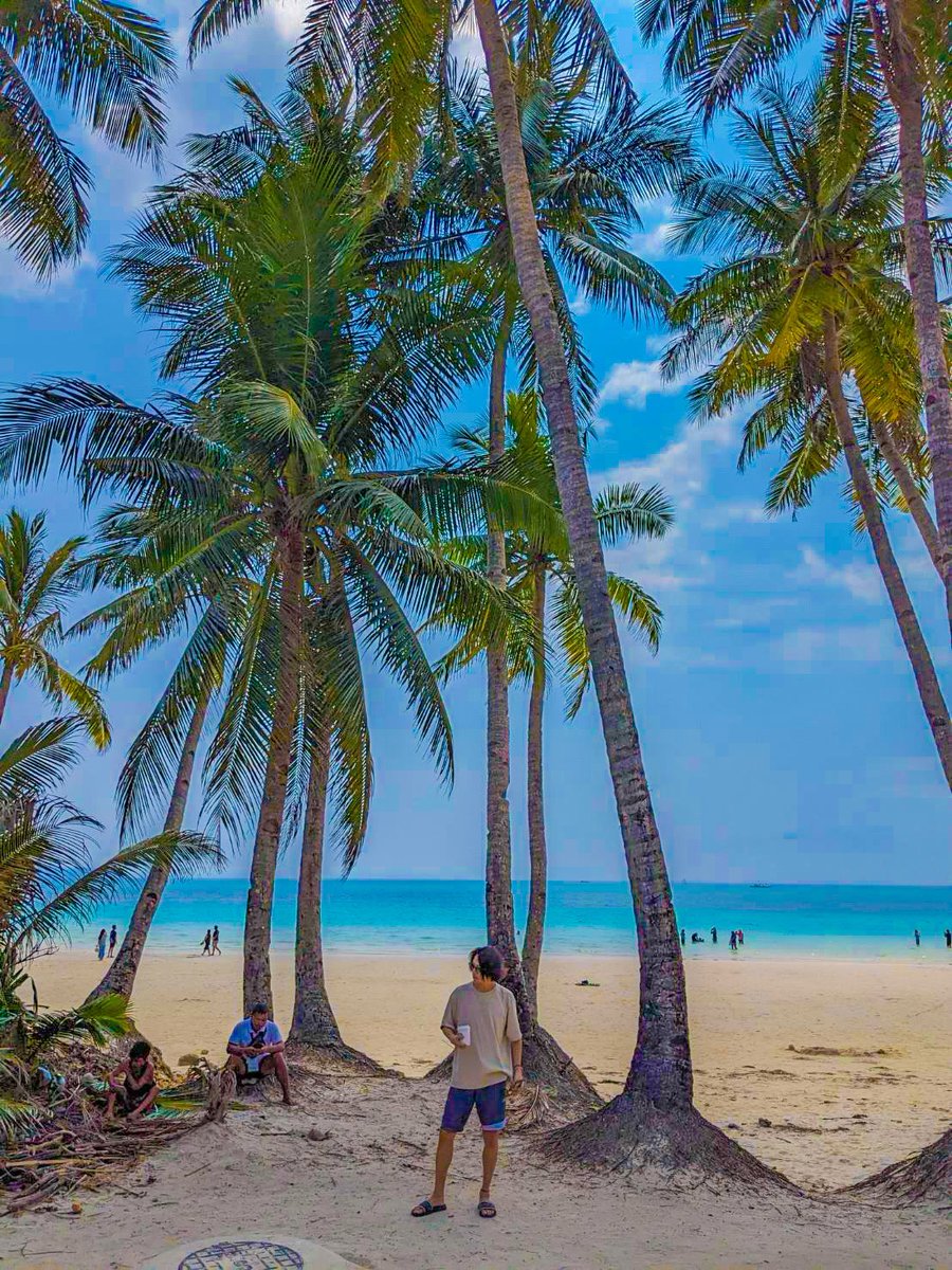 cebu_shin's tweet photo. 自分の誕生日パーティをしに友達引き連れてフィリピン🇵🇭のボラカイ島行ってきたんだけど、雰囲気最高すぎた。

カコイチ調子いい1年になりそう。 https://t.co/yxMUczDEEo