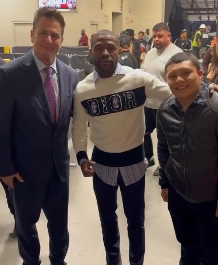 AJArietaPH's tweet photo. Mexican Star Isaac Pitbull Cruz in Tijuana, Mexico to support his fighter Ricardo "Magico" Salas match on @bxstrs card today & it will be shown live via @ESPNKnockOut.
Everyone in the street of Mexico knows and adores the famous man known as "Pitbull" Cruz.
#VivaMP https://t.co/siNOxy635K