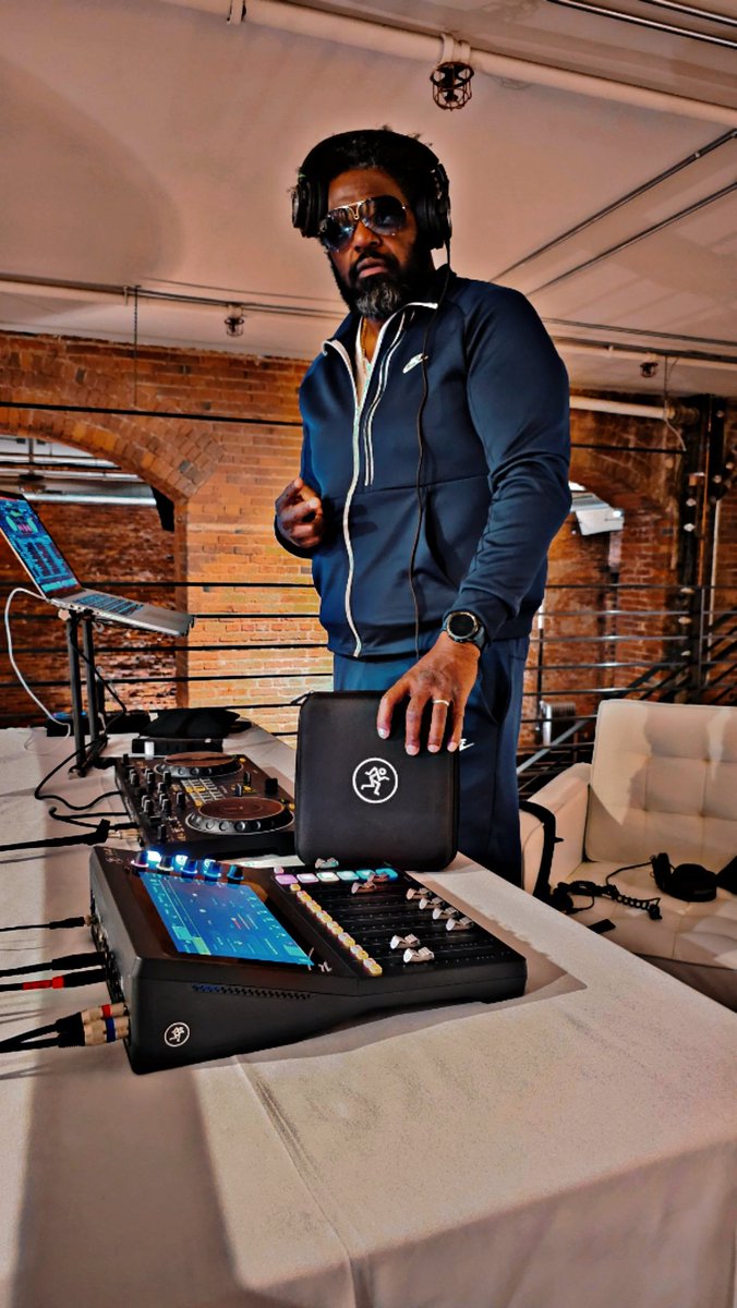 kunluv's tweet photo. The @MackieGear headphones π§ sounded great when I was spinning for #Choose180 Fundraiser at #AxisSeattle this week! Thank you to the team at #TheEliteCollective
#djlife #KUNLUV #MrMoveAround #MackieGear https://t.co/xaAl9rsCcX
