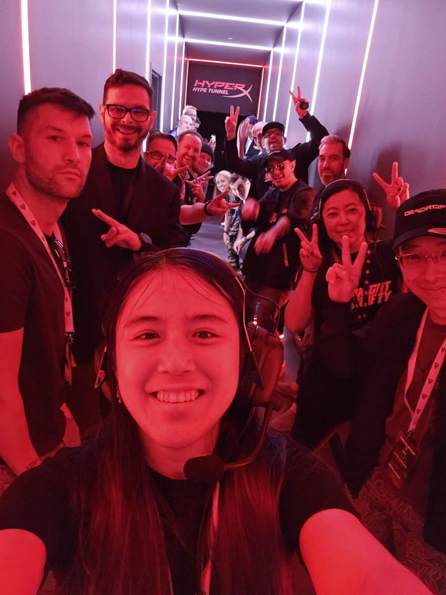 Mewnlight's tweet photo. Amazing co-workers = Amazing friends

Awesome event, epic vibes #ssvii #Vegas https://t.co/90rRewjBPN