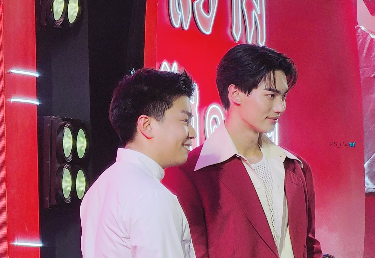 HuyHuy_RUTS's tweet photo. 1ในความดีใจที่สุดของการเป็น ฟค ชอบเชฟปอนด์มานานแล้ว ตั้งแต่ มตช ซซ3 ตอนทำWTFเห็นพี่ไบร์ทมาก็อยากให้น้องวินมาออกด้วยตลอด วันนี้ฝันเป็นจริงแล้ว ขอบคุณ @Pondmcss3 ที่น่ารักกับน้องวิน @winmetawin โบ๊ะบ๊ะกันตลอด เอาดีๆ ตลกทั้งคู่เลย 55555 หวังใจว่าจะเห็นภาพนี้อีก ขอบคุณ @CocaCola_TH ที่มอบโอกาสนี้ให้น้องวินและเชฟปอนด์นะค้าบ ❤️🙏🏻 
#SiamisCooking
#อร่อยเด็ดทั่วไทยไปกับโค้ก 
#ย้อนยุคยิ่งใหญ่อร่อยเด็ดในสยาม 
#winmetawin