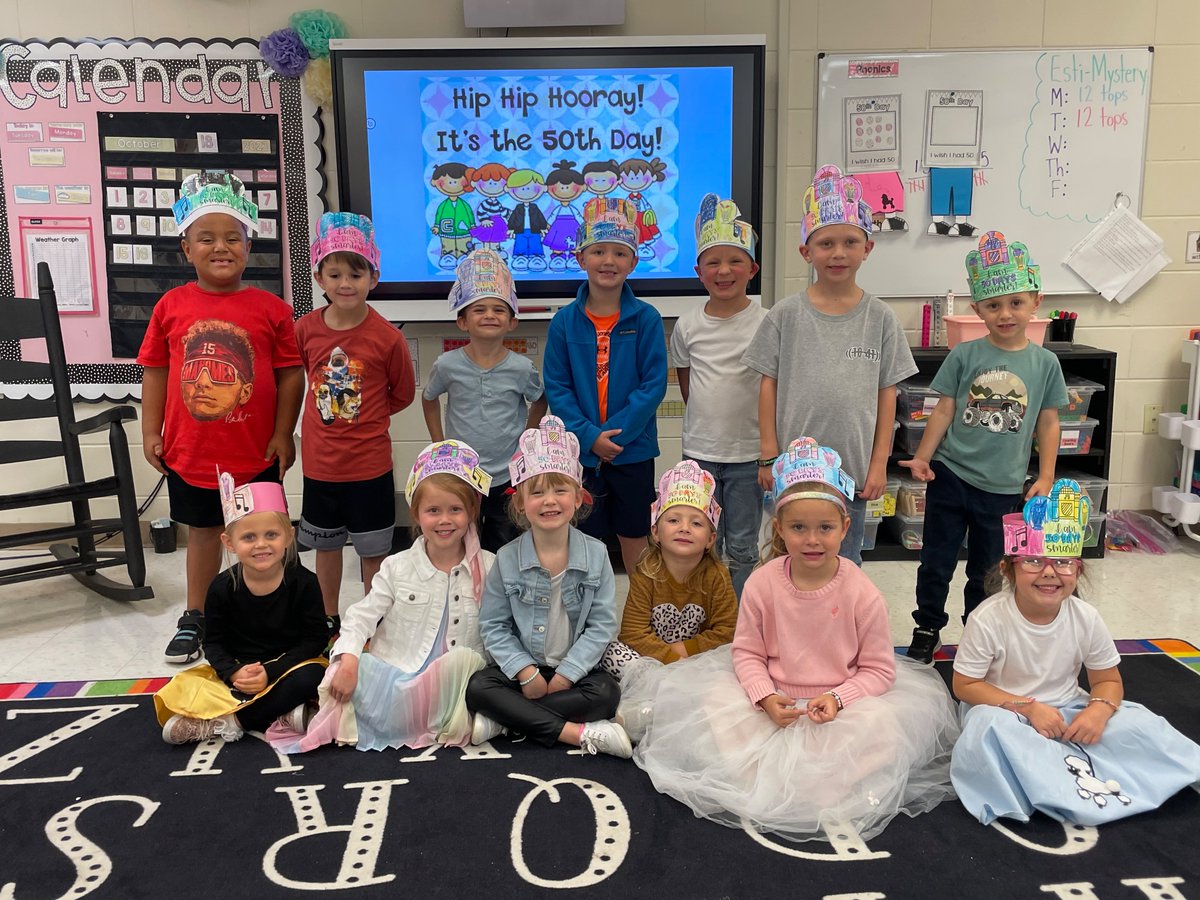 CCPSTigerClass's tweet photo. 50th day fun at CCPS! #ccpsbeat @cullmanprimary @eshaddix1 https://t.co/qfGAmrSrh0