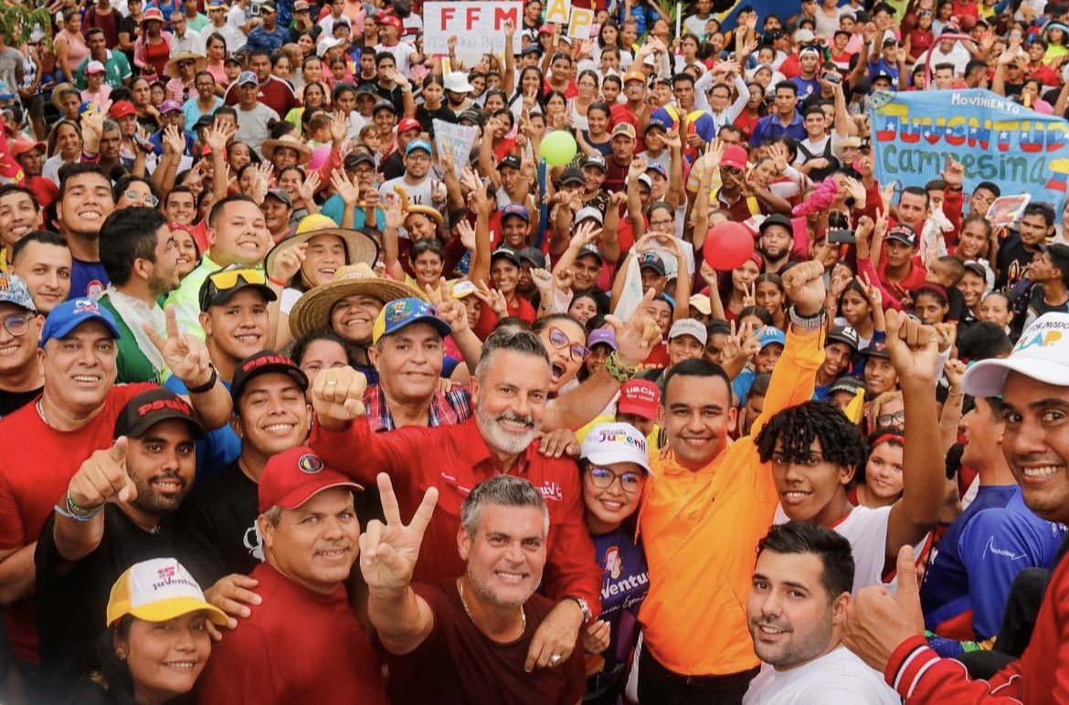 alvarado_jocsen's tweet photo. Desde la Península de Macanao marchamos junto a la Juventud de Nueva Esparta en apoyo al Presidente @NicolasMaduro 🇻🇪 https://t.co/5NsrP8evNT