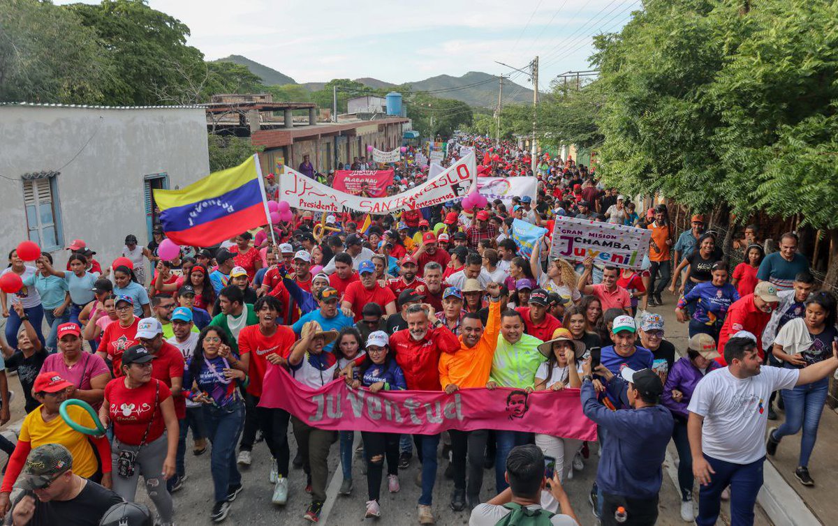 alvarado_jocsen's tweet photo. Desde la Península de Macanao marchamos junto a la Juventud de Nueva Esparta en apoyo al Presidente @NicolasMaduro 🇻🇪 https://t.co/5NsrP8evNT