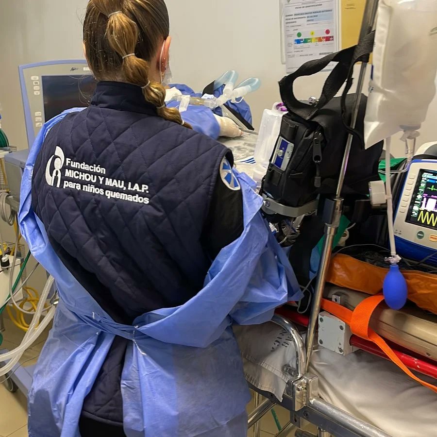 michouymau's tweet photo. El sábado logramos trasladar a @shrinershosp a Francisco de 4 años, tras su quemadura al tropezar y caer dentro de un caso con comida hirviendo.
Agraddcemos el inmenso compromiso del DIF HIDALGO por el apoyo para en traslado
#solosnopodemos #juntossilahacemos #notequemes https://t.co/tFRuCQ1tRX