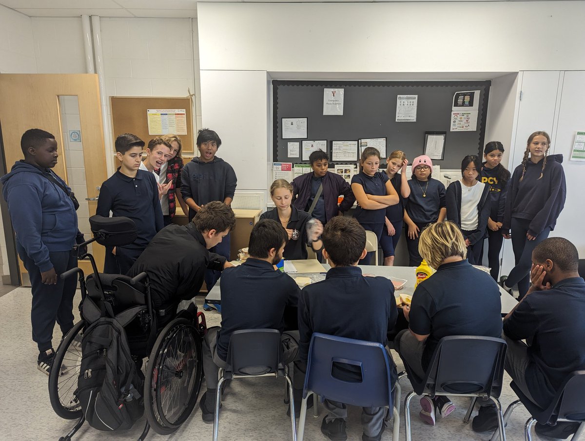MrBsLeaders's tweet photo. Our GivECO Leadership Team took on a new meaningful task this week. @TCDSB_THT connected with @FJRCSS and their ME students to help make sandwiches for their street patrol.

We were shown how to ensure a clean workspace, assemble, and package.  We'll continue this mission weekly! https://t.co/u2yuSqLiRJ