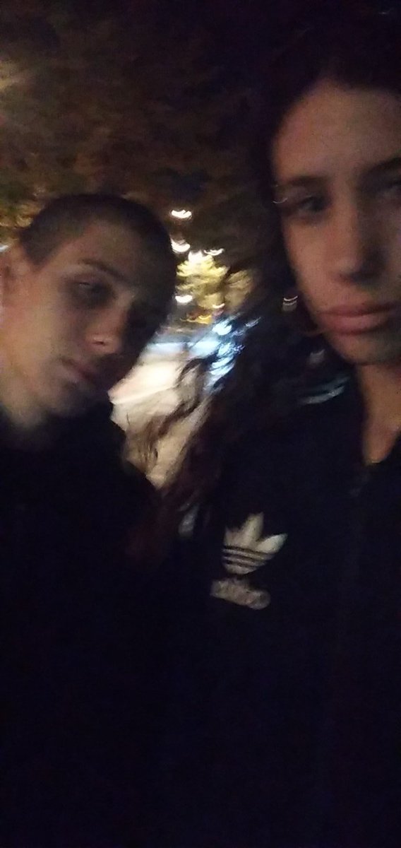 Cuando la gente duerme nosotros hacemos el camino del héroe 🐿️