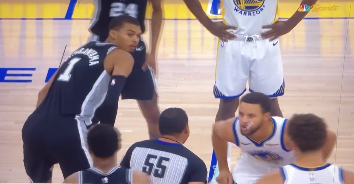 WorldWideWob's tweet photo. Dying. Steph wanted this tipoff more than any ring. https://t.co/xowjeyMtYj