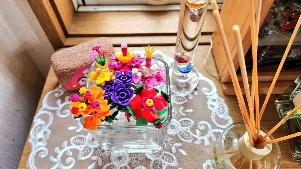 ciccy11271's tweet photo. #BlockCollection
#flower
#01ラッキー
#02ハッピー@ #
#03スイート
#04ラブ
#05パッション
#06ドリーム
ちょっと色遣いグロテスク😅
でも集めるとちょっとかわいい
私らしい花を玄関に飾ってみたかったので(大人LEGOは高い😅)
フラワーベースは
#fareastcafe
の34年くらい前もの https://t.co/oQEVpqc0gx
