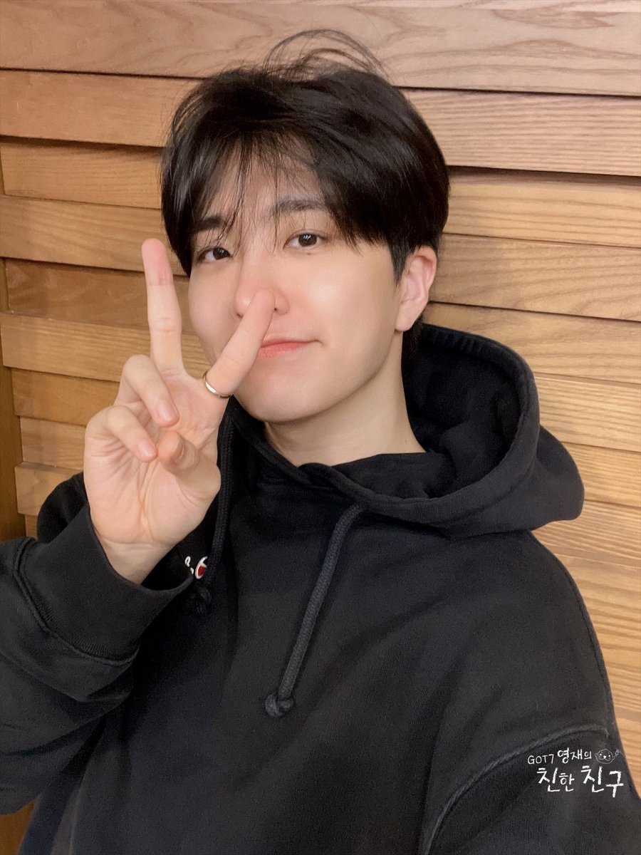 mbcbf_ever's tweet photo. 🦦친친🦦
#답장이늦었습니다
#달친친 #달디 #달팀장

후드티의 계절이 돌아왔네요 🍂
달디와 후드티의 조합이라 냅다 응원하기 😉🫶

#MBC #RADIO #GOT7영재의친한친구 #친한친구 #친친 #달친친 #달디 #GOT7 #갓세븐 #영재 #YOUNGJAE https://t.co/UtrETyVnlb