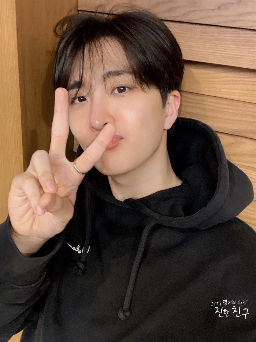 mbcbf_ever's tweet photo. 🦦친친🦦
#답장이늦었습니다
#달친친 #달디 #달팀장

후드티의 계절이 돌아왔네요 🍂
달디와 후드티의 조합이라 냅다 응원하기 😉🫶

#MBC #RADIO #GOT7영재의친한친구 #친한친구 #친친 #달친친 #달디 #GOT7 #갓세븐 #영재 #YOUNGJAE https://t.co/UtrETyVnlb
