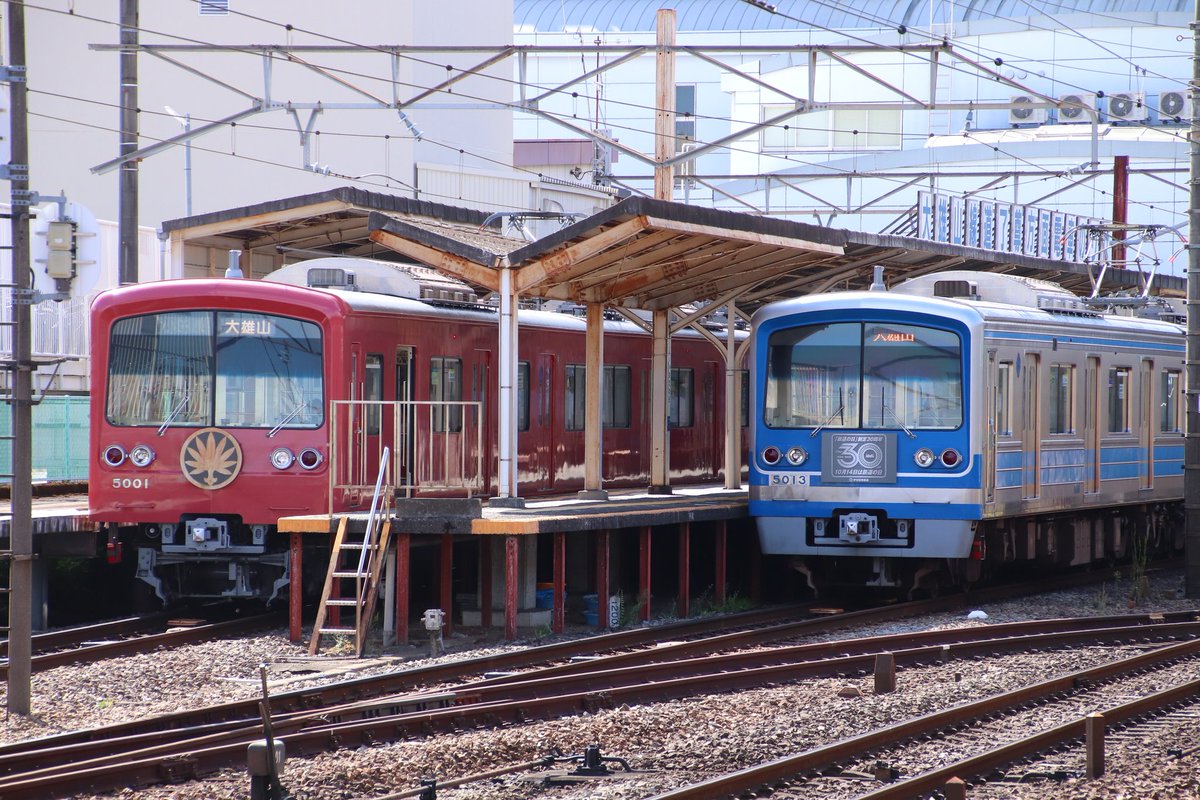 ztq_y's tweet photo. #伊豆箱根鉄道 #IzuHakone
大雄山線
#ヘッドマーク
5000系
黄色に 写真展、
5507Fに #鉄道の日 制定30周年。
もちろん天狗も。
小田原 Odawara
2023-10-21
#headmark 関東 中小 地方 私鉄 鉄道 列車 small rail way shortline company train Japan https://t.co/fhrC4XcymW