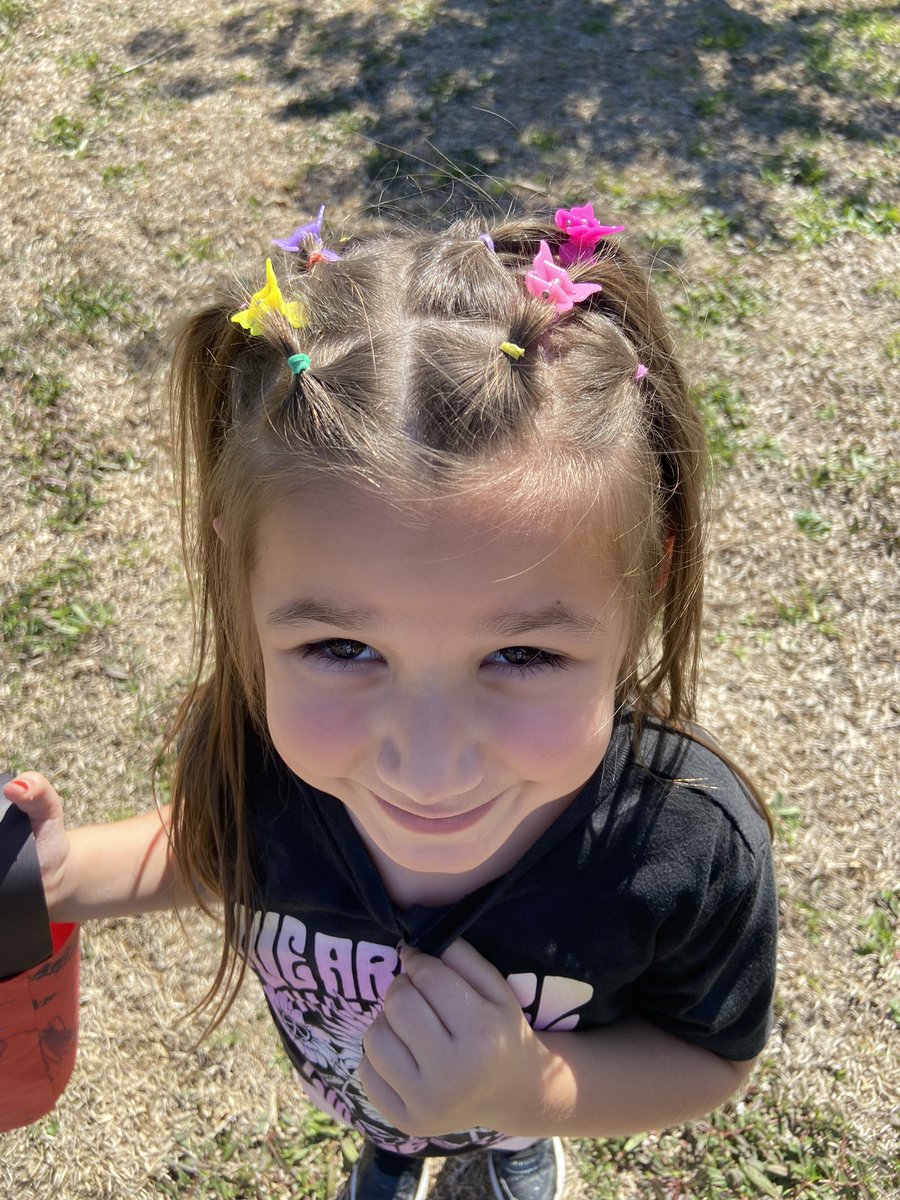 Bridgewater_FE's tweet photo. Eyeballs, spiders, and ghosts! Oh my!
Look at these creepy, cute, crazy hair-dos! What a great way to spend our Fun Friday! https://t.co/ZzEUCElVxh
