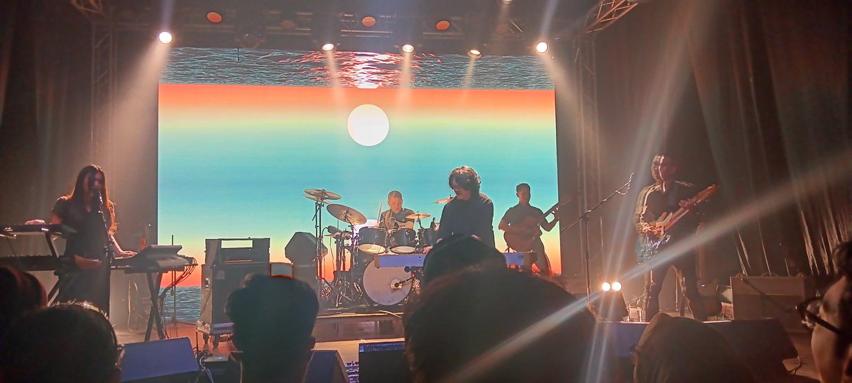 Farhan (@sidewalksong) on Twitter photo Rasanya masih terbius sama performa energik mereka semalam, lagu-lagu sentimentalnya magis sekali.
Noises and Clarity concert-nya <a href="/SCALLER_ID/">S C A L L E R</a> 🤯🫶 Rasanya masih terbius sama performa energik mereka semalam, lagu-lagu sentimentalnya magis sekali.
Noises and Clarity concert-nya <a href="/SCALLER_ID/">S C A L L E R</a> 🤯🫶