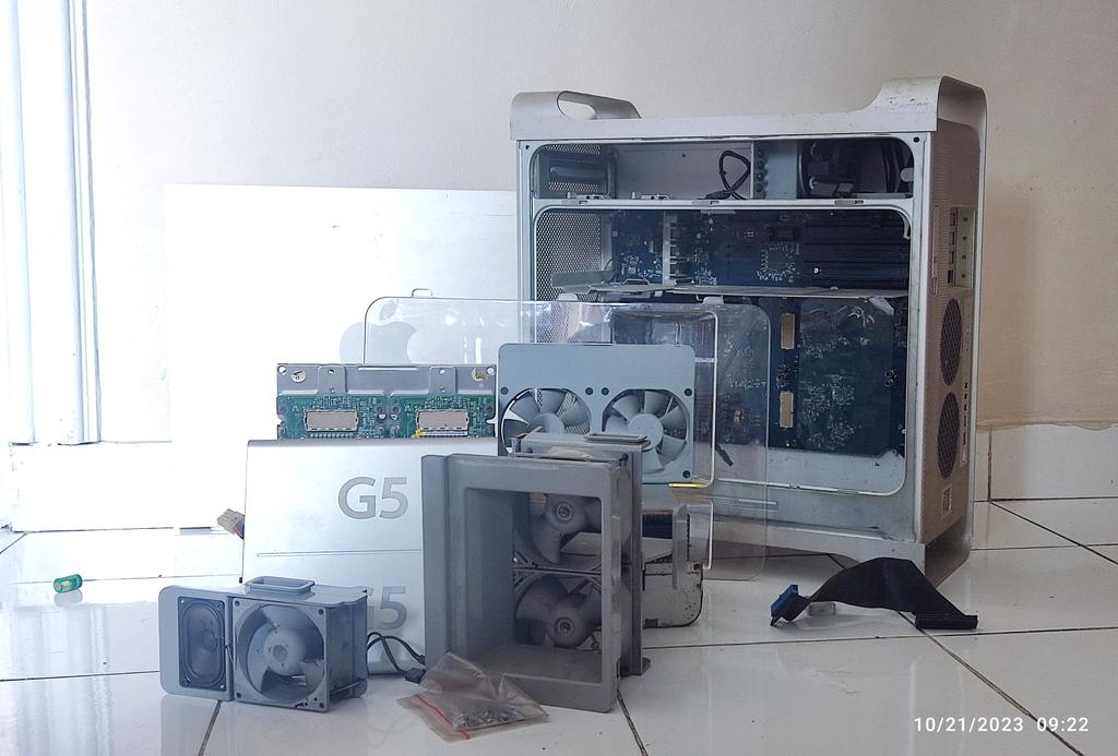 hegiadhi's tweet image. #vintage #powerMac #G5