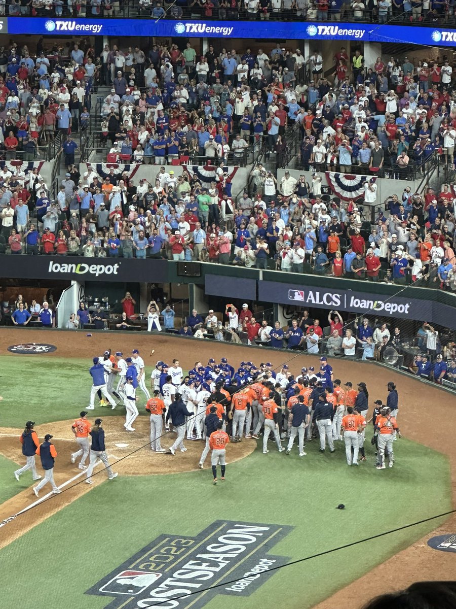 Gratitude to <a href="/SageUSAmerica/">Sage USA</a> for a thrilling evening hosting <a href="/MicroAcctg/">MicroAccounting</a> at the Texas Rangers vs. Houston Astros game! Watching the game from the MLB Suite was an unforgettable experience. Big thanks to Sage for making this happen. ⚾🌟 #SageMLB #SageInsights.