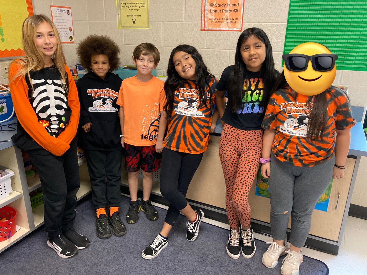 Miss_Garland_4's tweet photo. Our school participated in a dress up spirit week for National Bullying Prevention Month! @HanStElem #colortheworldwithkindness
#orangeforUnityDay
#teamupagainstbullying https://t.co/362iMhGPO6