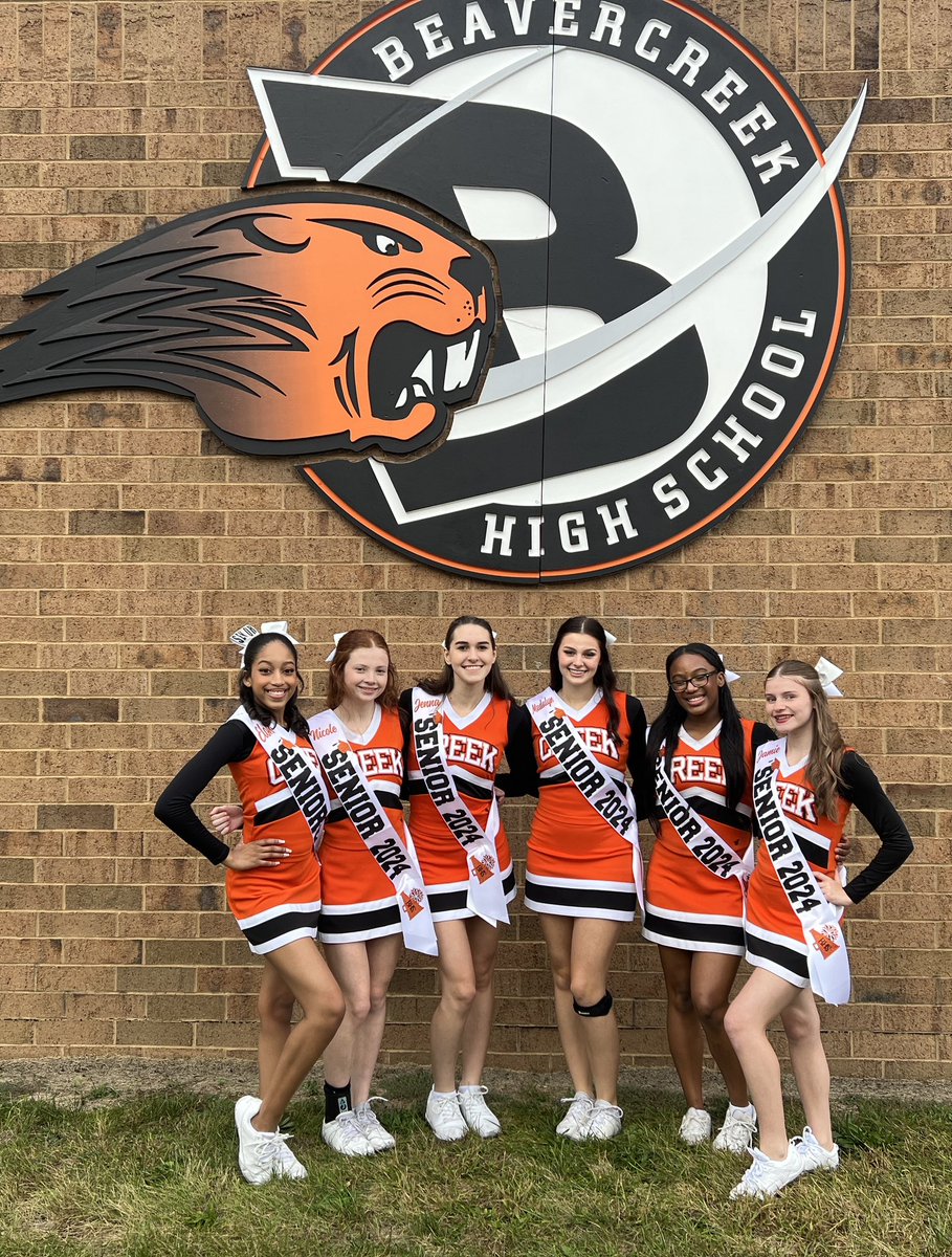 Creek_Cheer's tweet photo. Congratulations to our 6 amazing seniors!! Thank you for your leadership! https://t.co/u6X2e2gpSg